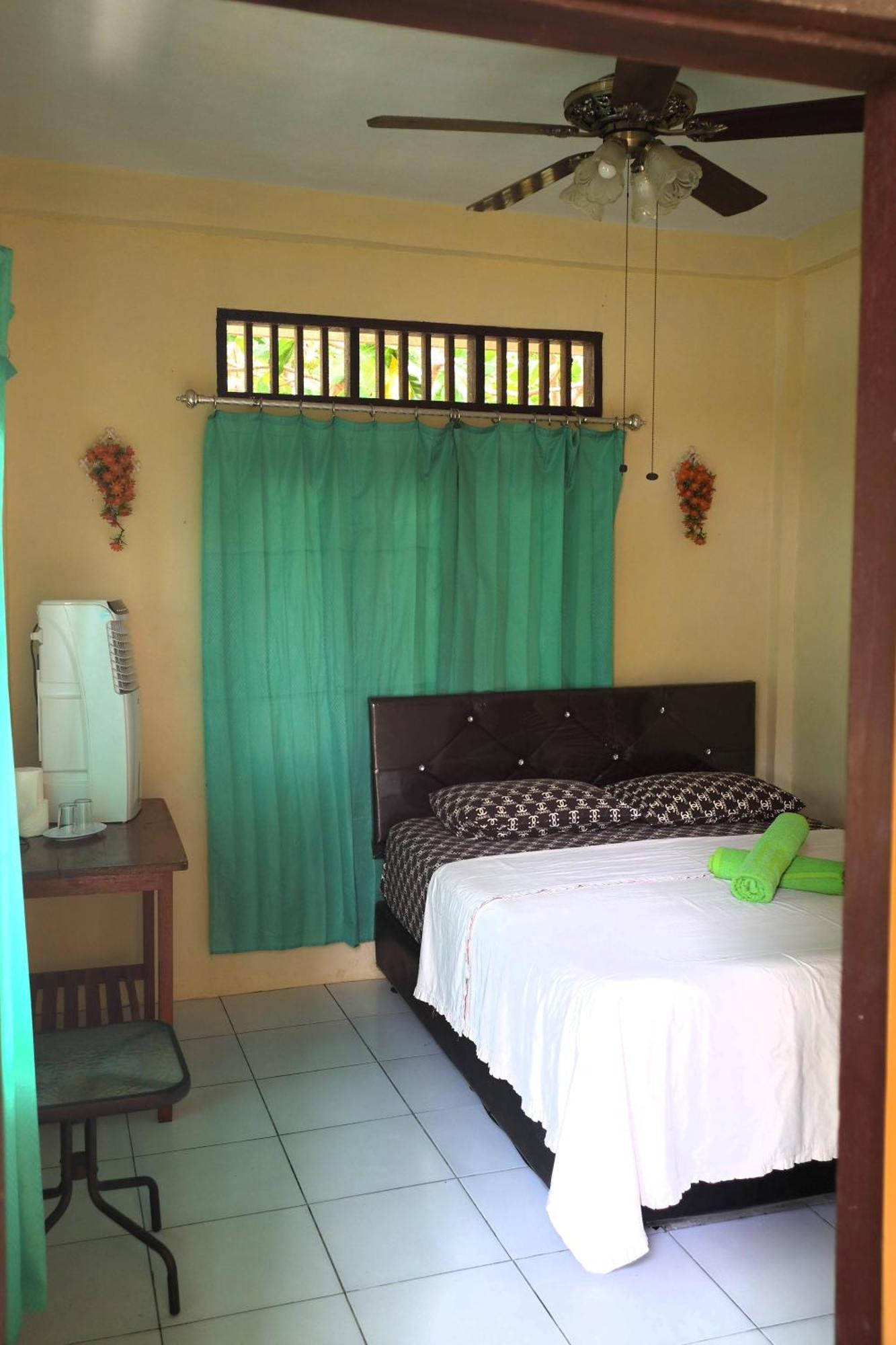 Bunaken Sea Garden Resort Extérieur photo